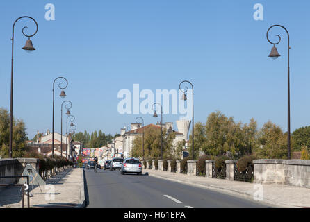 Pont Neuf über dem Fluss Charente an Cognac, Frankreich. Stockfoto