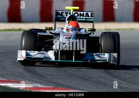 Motorsport, Michael Schumacher, GER, im Mercedes MGP W01 Rennwagen, Formel-1-Tests auf dem Circuit de Catalunya Rennen verfolgen Stockfoto