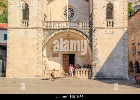 KATHEDRALE VON ST. TRYPHON, KOTOR, MONTENEGRO - CA. AUGUST 2016. Stockfoto