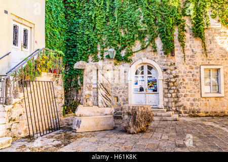 Des Dichters Square, BUDVA, MONTENEGRO - ca. AUGUST 2016. Stockfoto