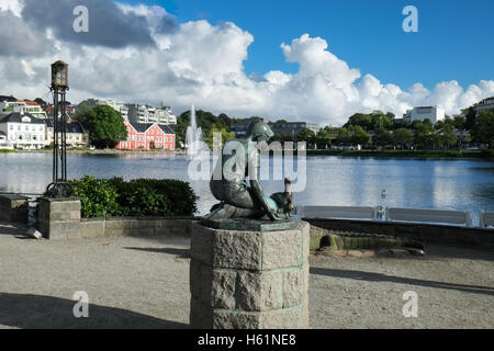 Stavanger, Norwegen - Juli 2016: Breiavatnet, der See in der Mitte der Stadt. Stockfoto