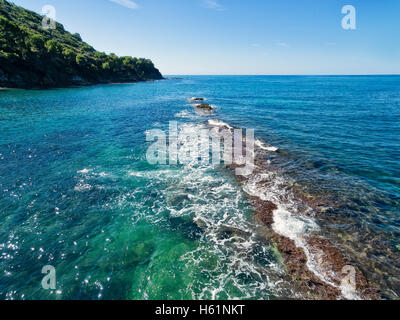 San Marco von Castellabate liegt am Meer in der Nähe von Acciaroli, im schönen Cilento Nationalpark. Es ist erstaunlich, das Luftbild Stockfoto