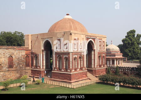 Alai Darwaza und Imam Zamin Grabanlage, Qutb Minar, Mehrauli archäologischer Park, Delhi, Indien, indischer Subkontinent, Asien Stockfoto