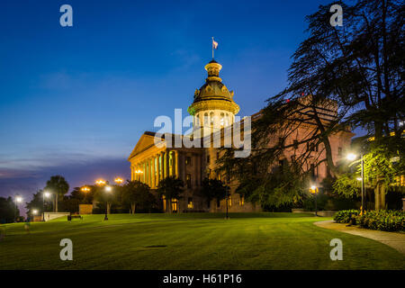 Der South Carolina State House in nachts in Columbia, South Carolina. Stockfoto