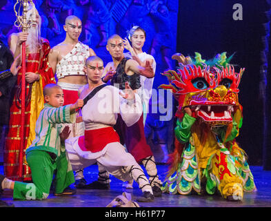 Die Legende des Kung Fu, Leistung bei Red Theatre Peking. Wunderbare Geschichte auf der Bühne. In China. Stockfoto