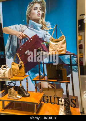 Von Guess Stores in Florenz, Italien. Stockfoto