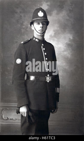 Vintage Porträt von einem britischen Wachtmeister in der Uniform der Caernarfon Constabulary datiert 5. Juni 1926 Stockfoto