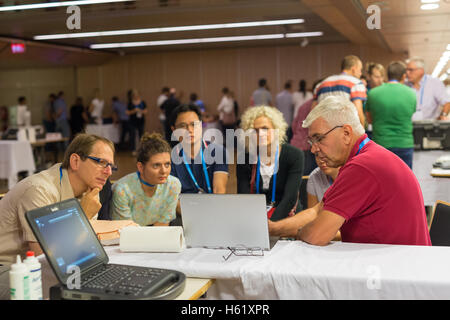 Die Teilnehmer erlernen neuer Ultraschall-Techniken auf medizinischen Kongress. Stockfoto