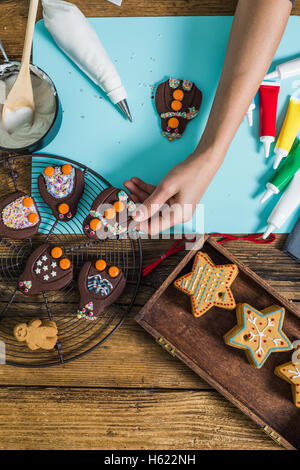 Weihnachten Dekoration Kuchen Handwerk Handwerker Frau Stockfoto