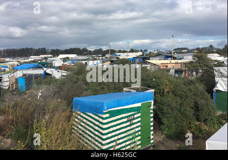 Generische Sicht auf die Migranten Dschungelcamp in Calais, Frankreich, als Pläne werden hergestellt, um die gesamte Site zu löschen. Stockfoto