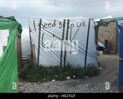 Generische Sicht auf die Migranten Dschungelcamp in Calais, Frankreich, als Pläne werden hergestellt, um die gesamte Site zu löschen. Stockfoto