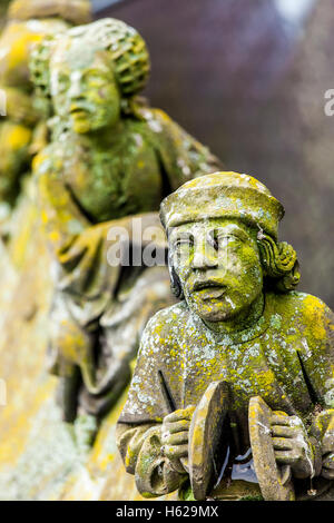 Statuen von dekorativen und Fantasy Figuren auf die Strebepfeiler der St.Jan Kathedrale in's-Hertogenbosch, Neth Stockfoto