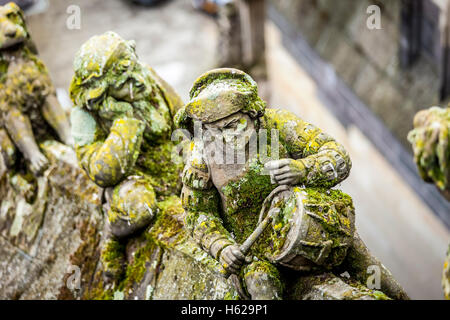 Statuen von dekorativen und Fantasy Figuren auf die Strebepfeiler der St.Jan Kathedrale in's-Hertogenbosch, Neth Stockfoto