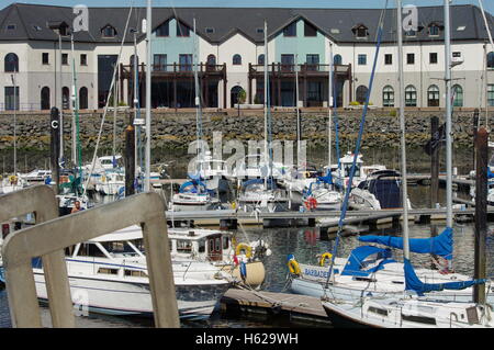 Blick auf die Boote Aberystwyth Hafen / Marina in Richtung Y Lanfa, Trefechen. Stockfoto