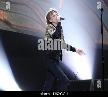 Las Vegas, Nevada, USA. 23. Oktober 2016. Sänger Mick Jagger der englischen Rockband The Rolling Stones führt im Konzert bei T-Mobile Arena am 22. Oktober 2016 in Las Vegas, Nevada. Bildnachweis: Marcel Thomas/ZUMA Draht/Alamy Live-Nachrichten Stockfoto