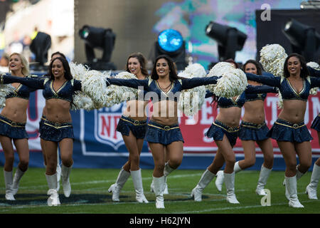 Twickenham, London, UK. 23. Oktober 2016. NFL International Series. New York Giants gegen LA Rams. LA Rams Cheerleader. Bildnachweis: Aktion Plus Sport/Alamy Live-Nachrichten Stockfoto