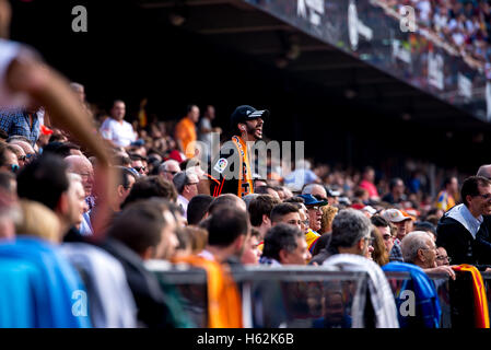 Valencia, Spanien. 22. Oktober 2016. Die Fans bei der La Liga Spiel zwischen Valencia CF und FC Barcelona im Mestalla am 22. Oktober 2016 in Valencia, Spanien. Bildnachweis: Christian Bertrand/Alamy Live-Nachrichten Stockfoto