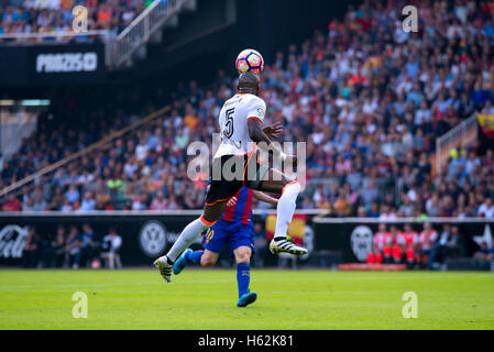 Valencia, Spanien. 22. Oktober 2016. Mangala spielt bei der La Liga-Spiel zwischen Valencia CF und FC Barcelona im Mestalla am 22. Oktober 2016 in Valencia, Spanien. Bildnachweis: Christian Bertrand/Alamy Live-Nachrichten Stockfoto