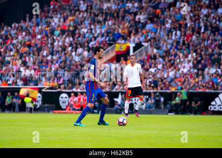 Valencia, Spanien. 22. Oktober 2016. Sergio Busquets spielt bei der La Liga-Spiel zwischen Valencia CF und FC Barcelona im Mestalla am 22. Oktober 2016 in Valencia, Spanien. Bildnachweis: Christian Bertrand/Alamy Live-Nachrichten Stockfoto