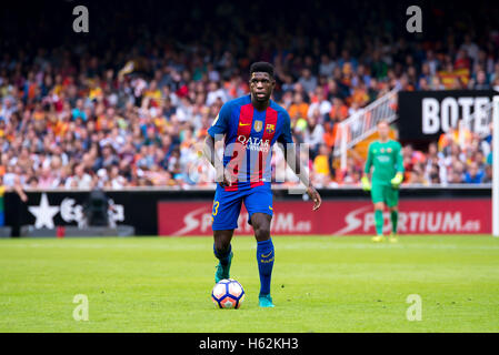 Valencia, Spanien. 22. Oktober 2016. Samuel Umtiti spielt bei der La Liga-Spiel zwischen Valencia CF und FC Barcelona im Mestalla am 22. Oktober 2016 in Valencia, Spanien. Bildnachweis: Christian Bertrand/Alamy Live-Nachrichten Stockfoto