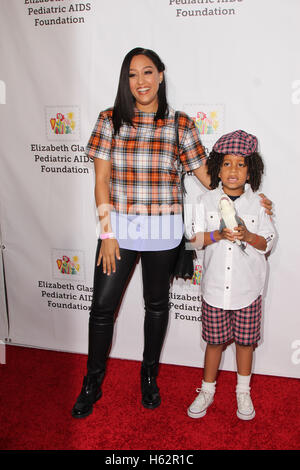 Culver City, Ca. 23. Oktober 2016. Tia Mowry, Cree Taylor Hardrict besuchen Sie die Elizabeth Glaser Pediatric AIDS Foundation 27. jährliche A Mal für Helden Familienfest am Smashbox Studios am 23. Oktober 2016 in Culver City, Kalifornien. (Credit: Parisa Afsahi/Media-Punch). / Alamy Live News Stockfoto