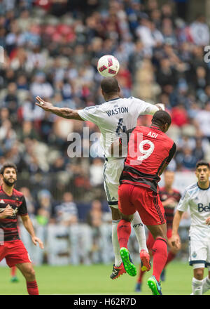 Vancouver, Kanada. 23. Oktober 2016. Kendall Waston (4) der Vancouver Whitecaps leitet den Ball. Vancouver Vs Portland, BC Place Stadium. Final Score Vancouver gewinnt 4: 1. © Gerry Rousseau Stockfoto