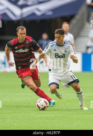 Vancouver, Kanada. 23. Oktober 2016. Nicolas Mezquida (11) der Vancouver Whitecaps Bewegung mit dem Ball. Vancouver Vs Portland, BC Place Stadium. Final Score Vancouver gewinnt 4: 1.  © Gerry Rousseau Stockfoto