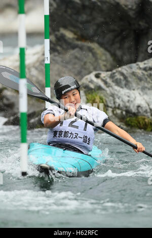 Mitake Kanu Slalom Parcours, Tokio, Japan. 23. Oktober 2016. Haruka Okazaki, 23. Oktober 2016 - Kanu Slalom: Japan Kanu Slalom 2016 Japan-Cup-Finale Frauen Junioren Kajak Finale im Mitake Kanu Slalom Parcours, Tokio, Japan. Bildnachweis: YUTAKA/AFLO SPORT/Alamy Live-Nachrichten Stockfoto