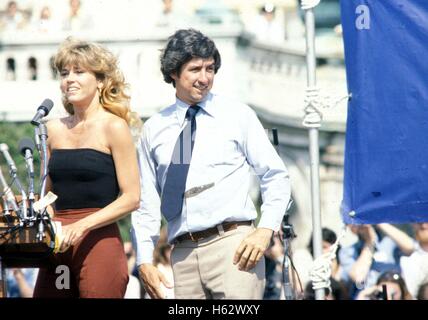 1. Januar 2011 - JANE FONDA und TOM HAYDEN. © Globus Photos/ZUMAPRESS.com/Alamy Live-Nachrichten Stockfoto