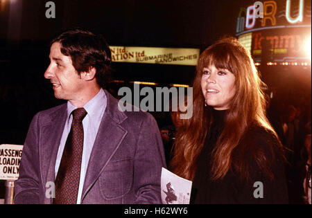 Jane Fonda und Tom Hayden 1975. 1. Januar 2011. Fotos © Globe Photos/ZUMAPRESS.com/Alamy Live-Nachrichten Stockfoto