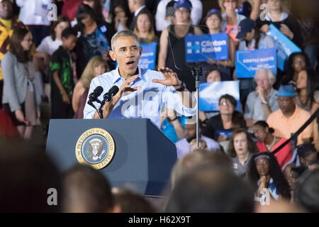 Las Vegas, Nevada, USA. 23. Oktober 2016. Präsident Obama Rallyes das Publikum bei der frühen stimmberechtigten Rallye am 23. Oktober 2016 an Cheyenne High School in North Las Vegas, NV. Bildnachweis: Das Foto Zugang/Alamy Live-Nachrichten Stockfoto