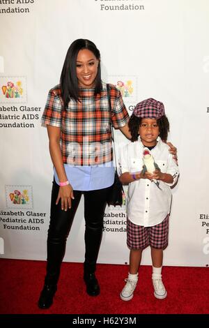 Culver City, CA. 23. Oktober 2016. Tia Mowry, Cree Taylor Hardrict in Anwesenheit für Elizabeth Glaser Pediatric Aids Foundation 27. ordentliche "eine Zeit für Helden" Familienfest, Smashbox Studios, Culver City, CA 23. Oktober 2016. Bildnachweis: Priscilla Grant/Everett Collection/Alamy Live-Nachrichten Stockfoto