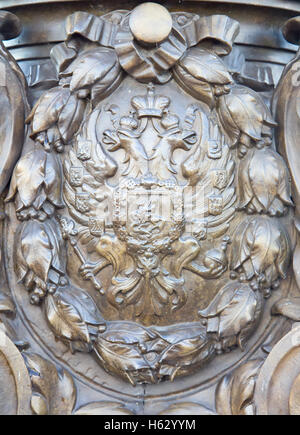 Dekorationen des Eisens auf der Brücke Alexandre III in Paris, Frankreich Stockfoto