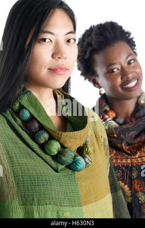 Zwei junge Freundinnen, USA Stockfoto