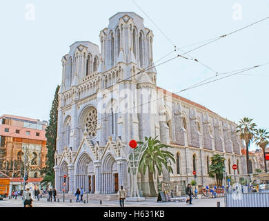 Die Basilika Notre-Dame de Nizza ist die größte Kirche der Stadt, die im neogotischen Stil erbaut wurde. Sie befindet sich an der Avenue Jean-Medecin in Nizza, Frankreich Stockfoto