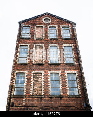 Vintage Red Brick Fabrikgebäude Stockfoto