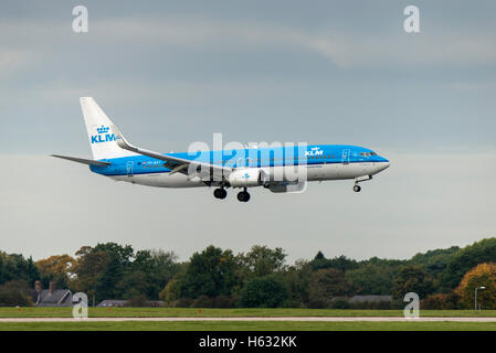 PH-BXY Boeing 737 - 8K 2 KLM Royal Dutch Airlines Landung Ankunft Manchester Flughafen England Uk. Stockfoto