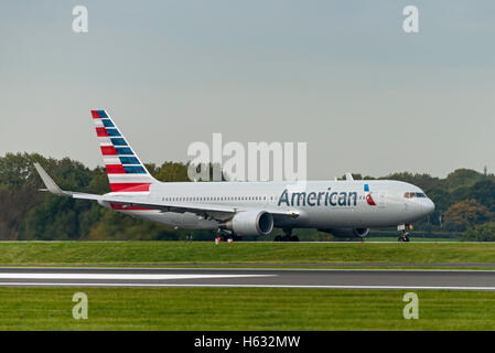 Boeing 767-323(ER) N399AN American Airlines Flughafen Manchester England. UK, Abreise. Stockfoto