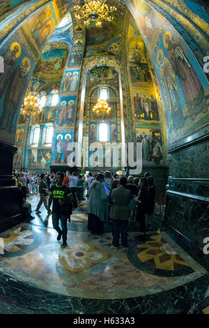 ST. PETERSBURG, Russland - 14. Juli 2016: Innenraum der Kirche des Retters auf Blut. Architektonische Wahrzeichen und Denkmal t Stockfoto