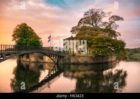 Wakefield, Großbritannien - 20. Oktober 2016: Walton Hall, ein 4 Sterne Hotel in einer malerischen Umgebung mit sanften Parklandschaft. Stockfoto