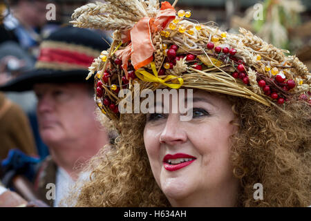 "Oktober reichlich" Herbst Ernte Feier Prozession in Southwark, London, UK. Stockfoto