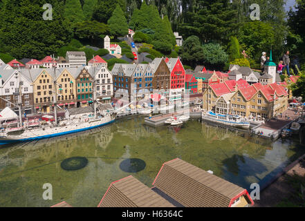 Bryggen (Hafen) in Bergen Norwegen eine Sehenswürdigkeit an sich hier neu in Legosteinen in Legoland Billund Dänemark Stockfoto