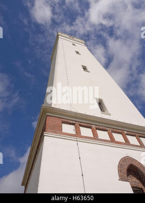 Blåvand Huk Leuchtturm auf dem westlichsten Punkt Dänemarks, hohen weißen imposant und wichtig für den Nordsee-Verkehr Stockfoto