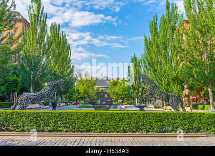 Die Skulptur der Springpferde, gemacht von Hufeisen, in der Skulptur Garten an der Tamanyankonzipiert Street, Yerevan Stockfoto