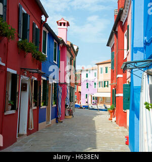 Farbenfrohe Fischerhütten auf Burano Insel in der Lagune von Venedig, Italien Stockfoto