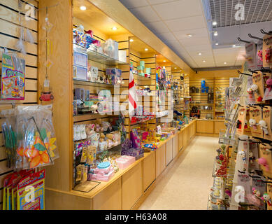 Das Geschenk Shop an der prähistorischen Höhlen von Kent's Cavern in Torquay, Devon, Großbritannien Stockfoto