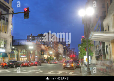 Boston, Massachusetts - 10. September 2016: Downtown Boston in der Dämmerung am 10. September 2016 in Massachusetts, USA. Stockfoto