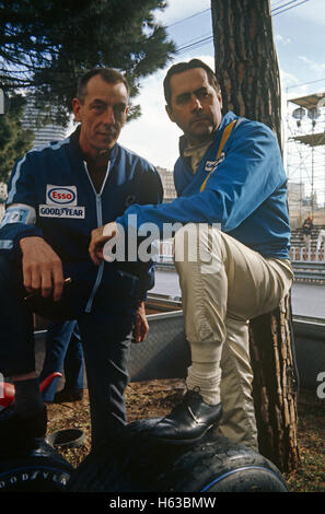 Business Partner Ingenieur Ron Tauranac mit Ingenieur Fahrer Jack Brabham Stockfoto
