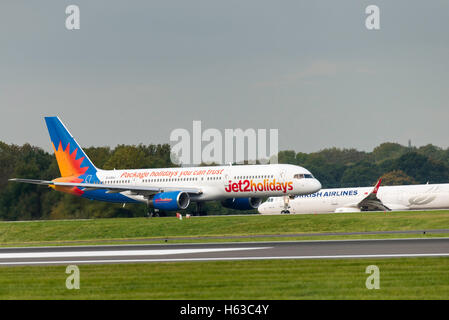 G-LSAJ Boeing 757-236 Jet2. Abfahrt. Flughafen Manchester England. Stockfoto