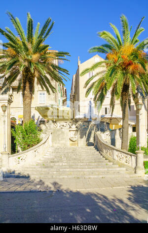 Blick auf das Meer-Tor der Altstadt, in Korcula, Dalmatien, Kroatien Stockfoto